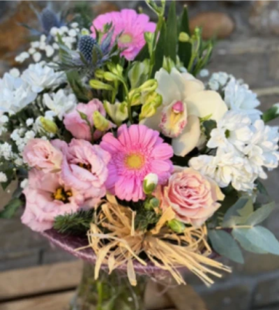 Snowflake Vase - A pretty pastel vase arrangement for the winter season featuring roses, lisianthus, gerbera and orchids. A stylish gift created by the team at Susettes flowers. 
Available for same day delivery in Bury St Edmunds and surrounding villages.